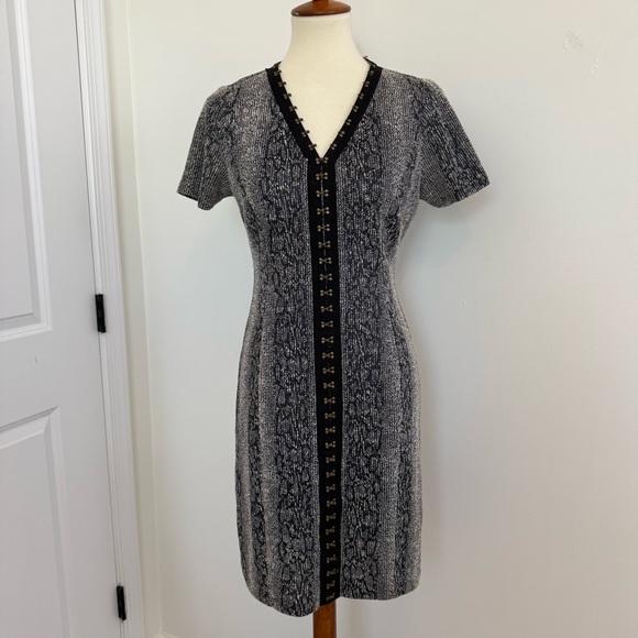 T Tahari Women’s Dress Size 6 Gray Sheath Short Sleeve V Neck Snake Print - Picture 1 of 12
